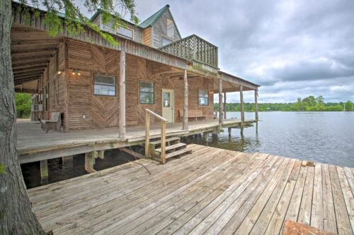 Fishing cabin on Newtons Lake Arkansas
